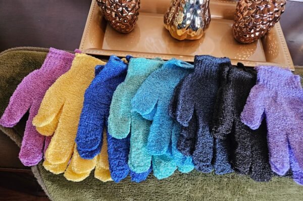 Exfoliating Gloves with 8 pairs of different colors.